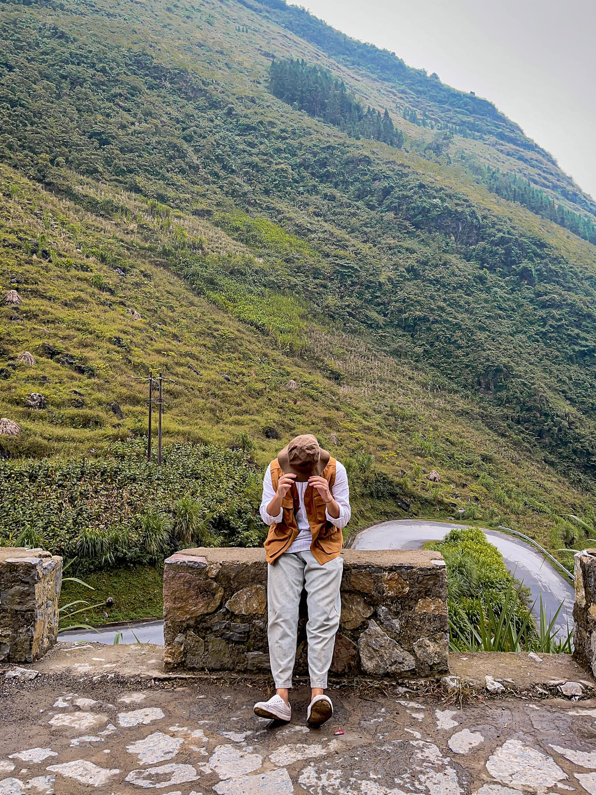 Dốc Thẩm Mã cũng là địa điểm check in tại Hà Giang được nhiều người trải nghiệm. Là một cung đường cực kì ấn tượng và đáng nhớ khi đến Hà Giang, Dốc Thẩm Mã trở thành điểm nhấn, một mảnh ghép làm nên bức tranh tuyệt đẹp cho mảnh đất địa đầu Tổ Quốc. Ảnh: Hoàng Tuấn Anh