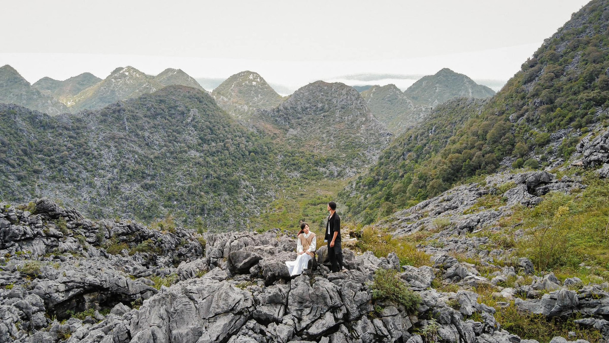 Địa hình mặt trăng Sà Phìn là một trong những cung đường cho người đam mê du lịch, trải nghiệm khám phá những cung đường thử thách, mạo hiểm. Ảnh: Hoàng Tuấn Anh