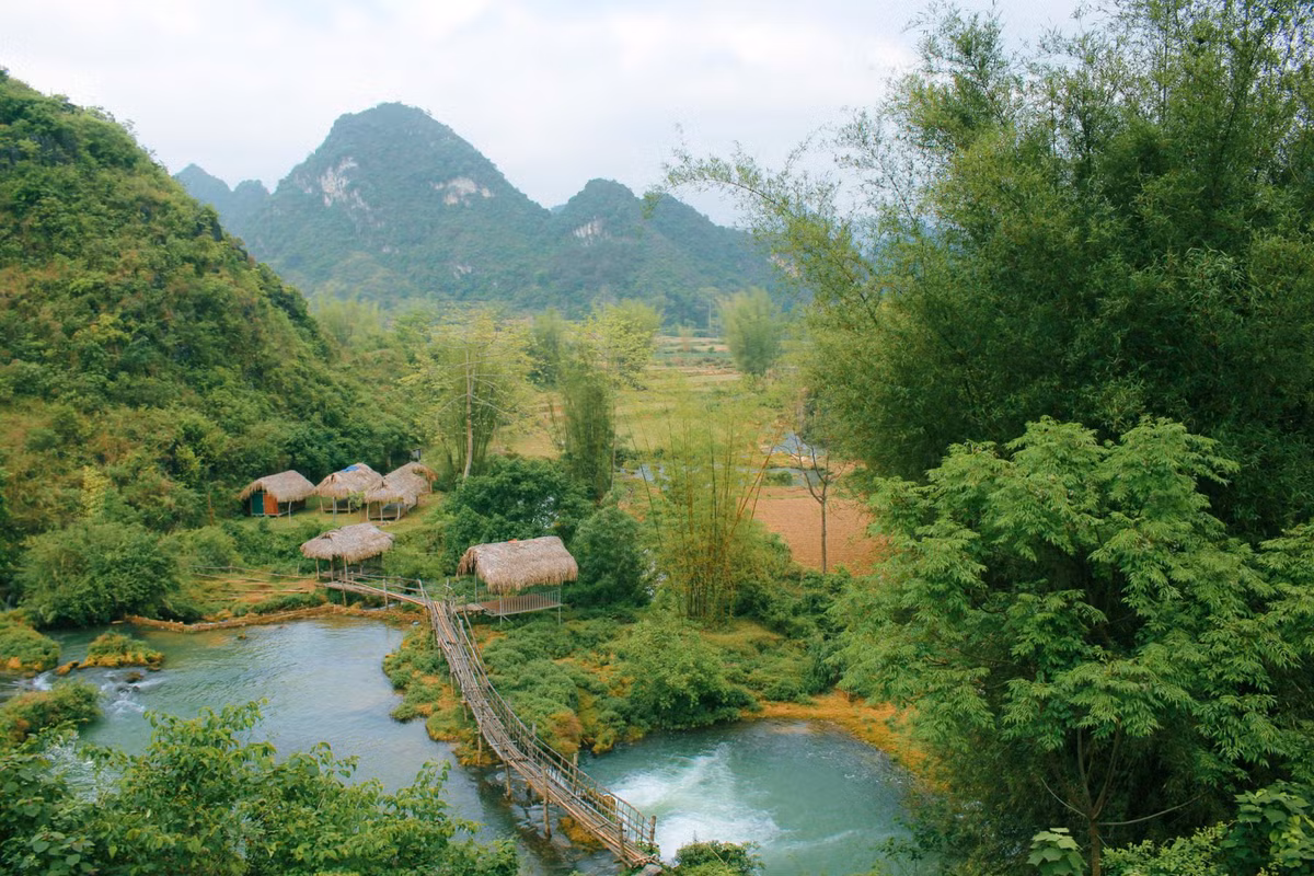 Den Cao Bang, check in song ao dau cho chill nhat?