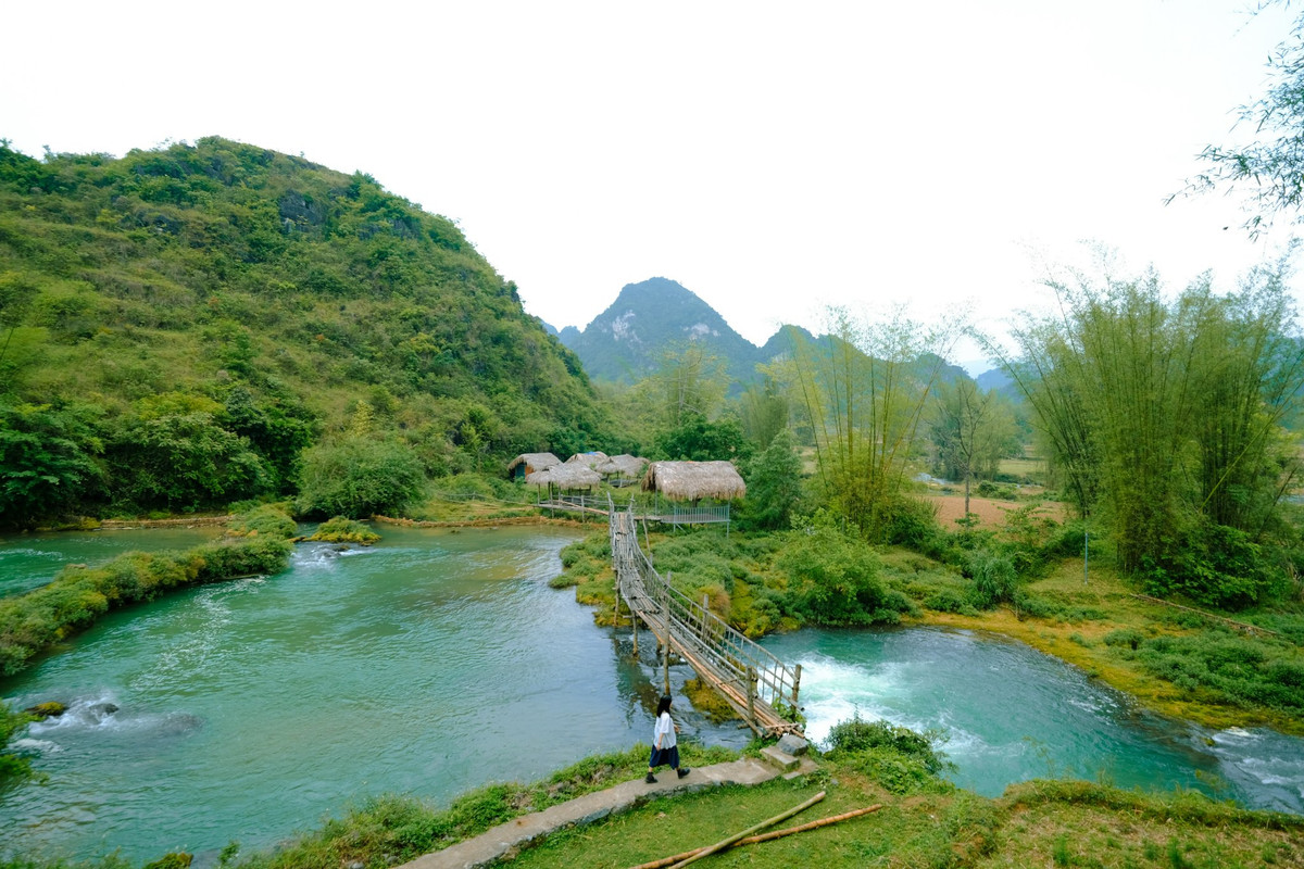 Với hệ thống sông, suối, cảnh quan có một không hai, Cao Bằng được coi là địa điểm check in được nhiều bạn trẻ mong muốn đến để trải nghiệm. Ảnh: Van Hni