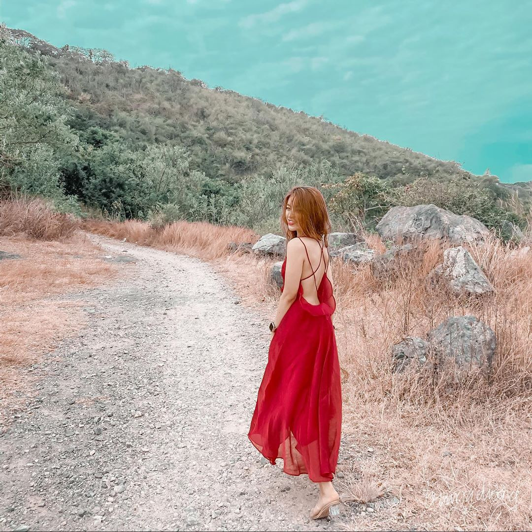 Đến Vũng Tàu sống ảo ở đâu, ở Đồi Con Heo chứ còn đâu nữa. Bạn sẽ được chiêm ngưỡng vẻ đẹp của thành phố biển khi đứng từ trên cao nhìn xuống, đón những cơn gió mát rượi và tận hưởng những giây phút vô cùng yên bình. Ảnh: @bongflicka