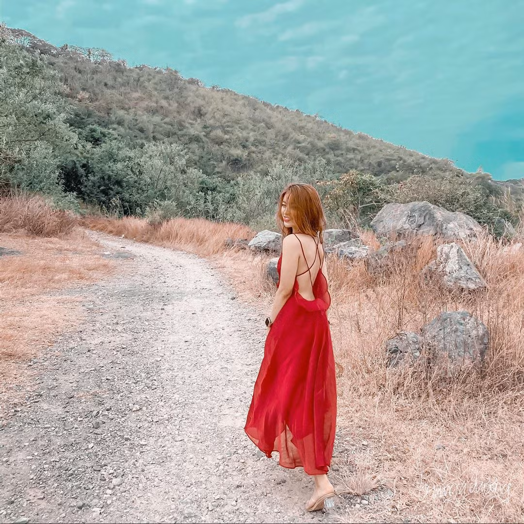 Đến Vũng Tàu sống ảo ở đâu, ở Đồi Con Heo chứ còn đâu nữa. Bạn sẽ được chiêm ngưỡng vẻ đẹp của thành phố biển khi đứng từ trên cao nhìn xuống, đón những cơn gió mát rượi và tận hưởng những giây phút vô cùng yên bình. Ảnh: @bongflicka