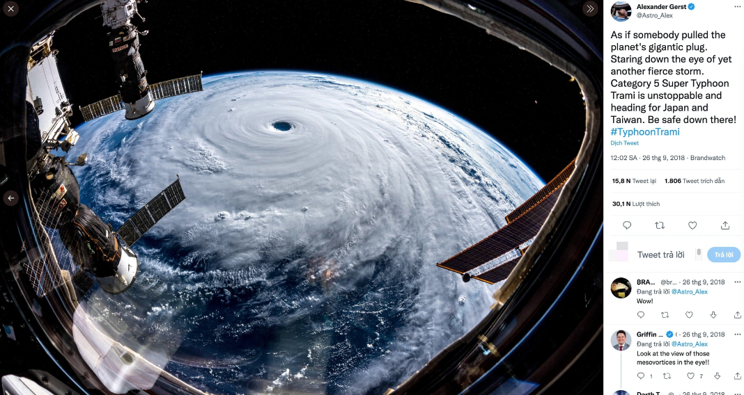 Một bức ảnh của phi hành gia Sergey Ryazansky chụp trên ISS ngày 1/8/2017 cho thấy độ lớn của bão Noru với nội dung “Siêu bão Noru đang di chuyển trên Thái Bình Dương”. Ảnh: Alexander Gerst