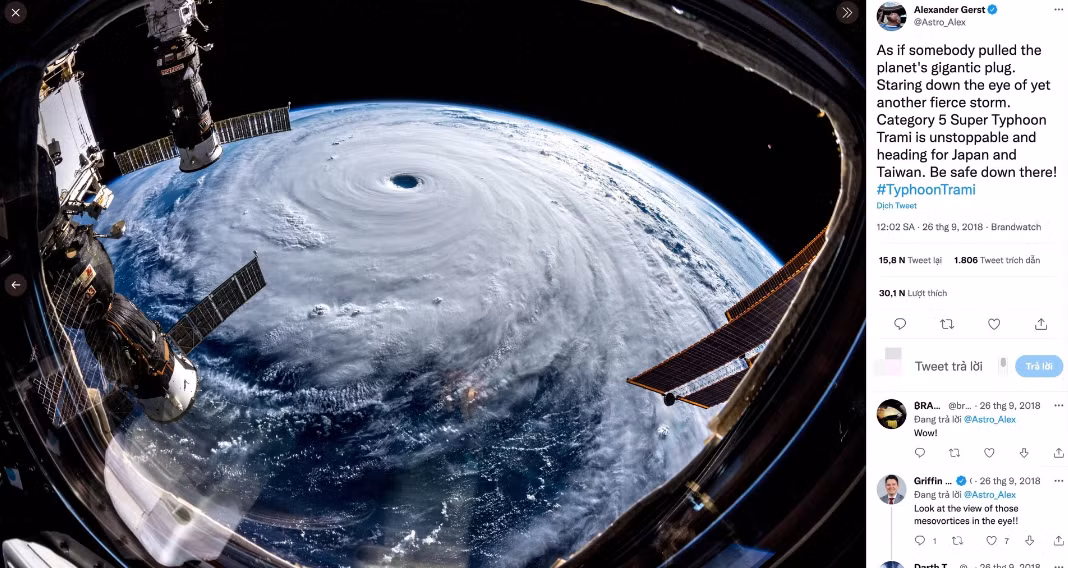 Một bức ảnh của phi hành gia Sergey Ryazansky chụp trên ISS ngày 1/8/2017 cho thấy độ lớn của bão Noru với nội dung “Siêu bão Noru đang di chuyển trên Thái Bình Dương”. Ảnh: Alexander Gerst