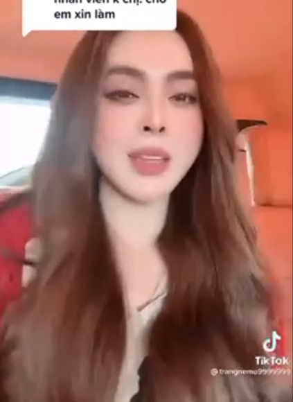 Theo lời hot mom, nhân viên không yêu cầu phải có bằng cấp, có thể vừa làm vừa ngồi ghế massage.