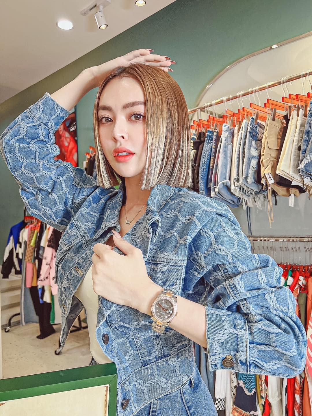 Vốn được mệnh danh là "hot girl bán hàng online" có thu nhập khủng, nên dễ hiểu tại sao Trang Nemo lại đưa ra phúc lợi cực hời dành cho nhân viên như vậy.