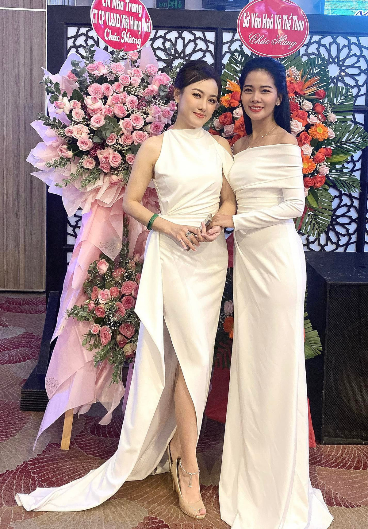 Những khoảnh khắc mà BTV Hoài Anh mới đăng tải đã nhận về vô số lời khen ngợi, chiếc váy trắng dài thướt tha mà cô diện dường như đã làm tôn lên thân hình thon gọn của cô.