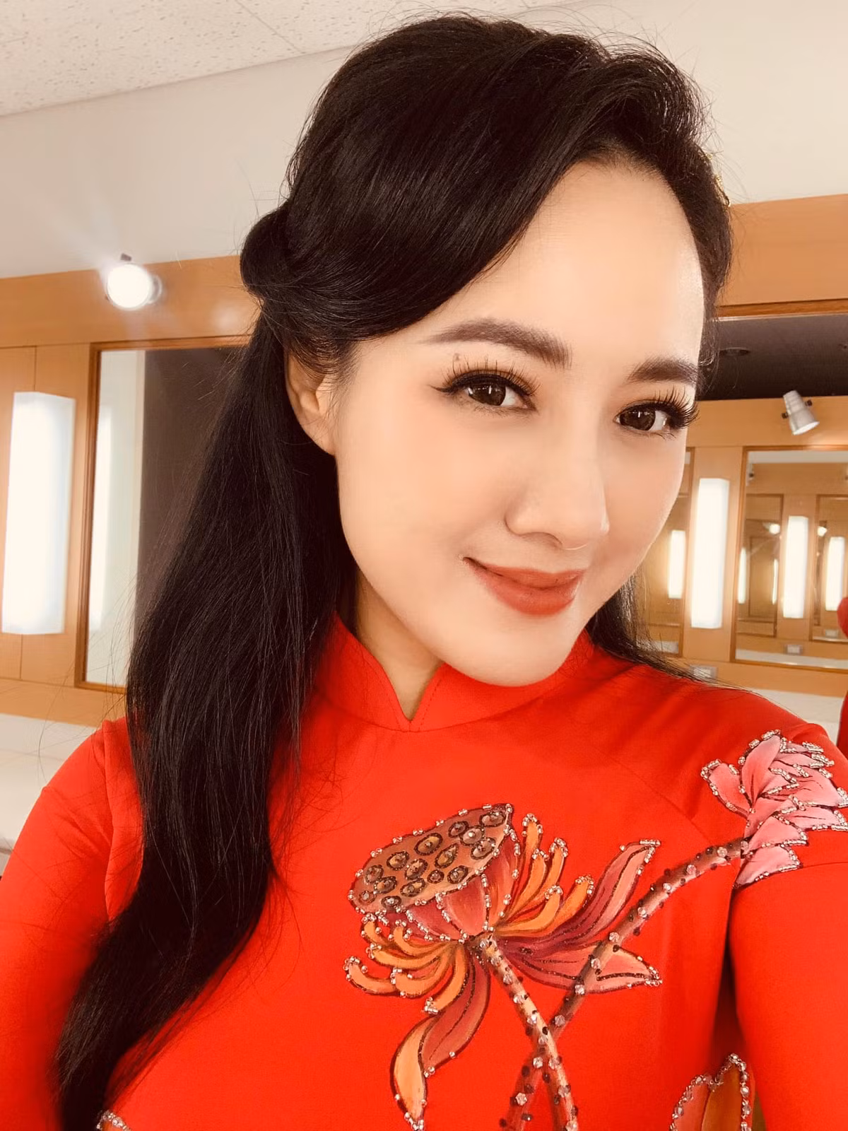  BTV Hoài Anh từng là gương mặt quen thuộc với khán giả truyền hình khi dẫn chương trình "Thời sự" của Đài Truyền hình Việt Nam.