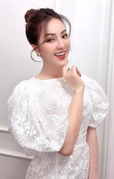 Thụy Vân gây ấn tượng với khán giả nhờ lối dẫn chương trình duyên dáng, giọng nói luôn nhẹ nhàng.