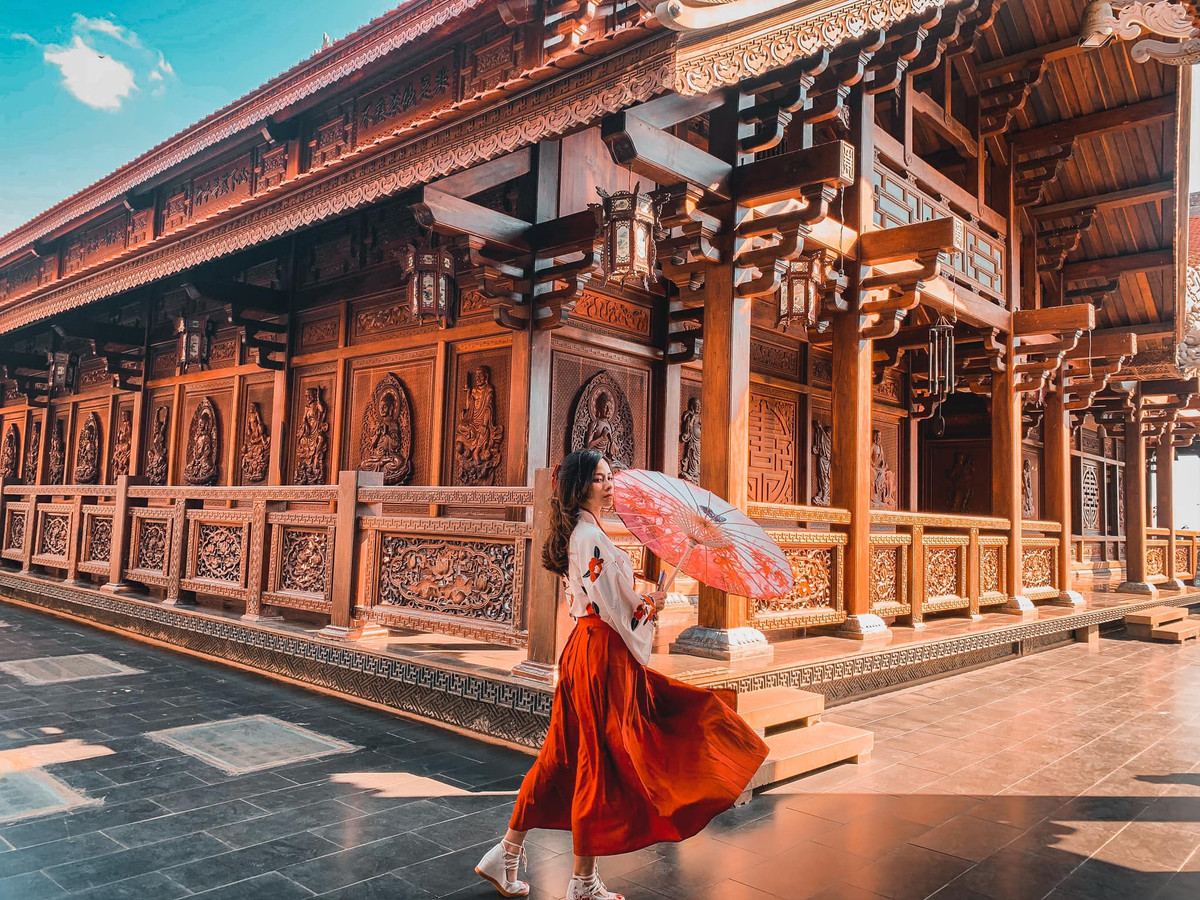 Ngôi chùa này mang đậm dấu ấn kiến trúc Phật Giáo và có sự đan xen hài hòa với văn hóa Tây Nguyên. Ảnh: Bao Tran