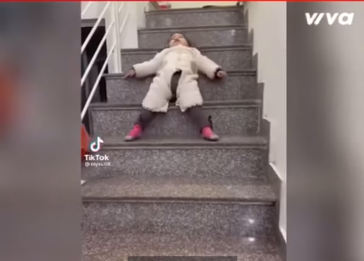 Dù câu chuyện đẻ con gái nghịch ngợm không còn mới trên mạng xã hội nhưng mỗi khi hình ảnh những "cô chiêu" quái đản lại khiến netizen bàn tán xôn xao.