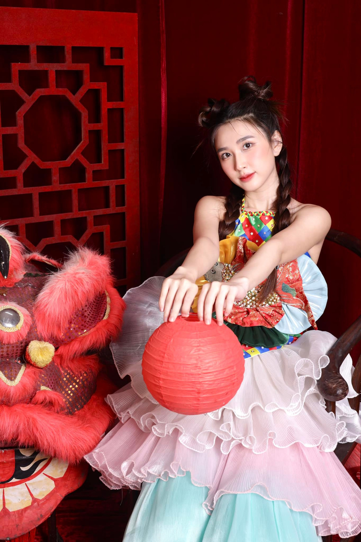 Thanh Mèo là một trong những hot girl đình đám ở Sài Gòn. Cô nàng từng gây chú ý khi công khai nắm tay Bùi Tiến Dũng tung tăng ngoài phố vào hồi tháng 3/2018.