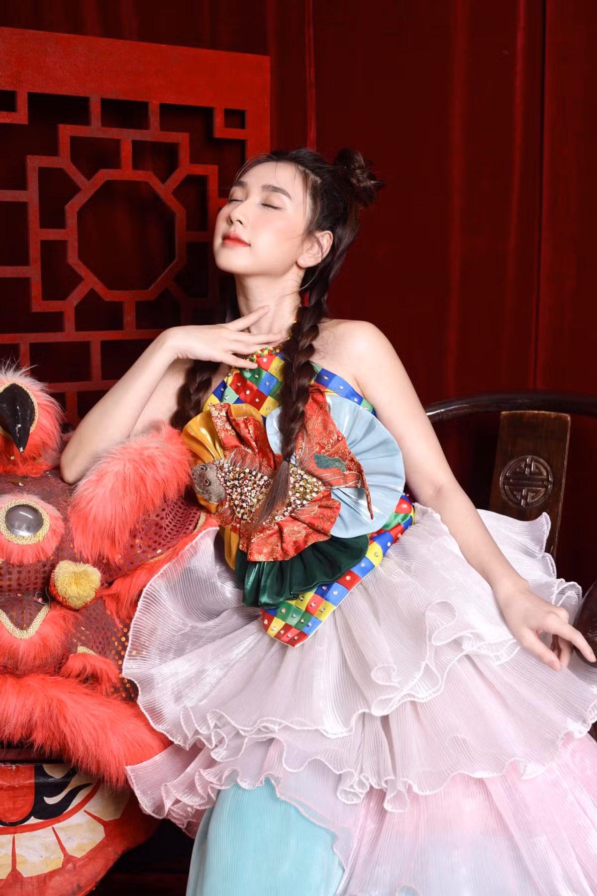 Ở ngoài đời, Thanh Mèo gây ấn tượng bởi nhan sắc xinh đẹp, cùng gu mặc nữ tính, ngọt ngào.