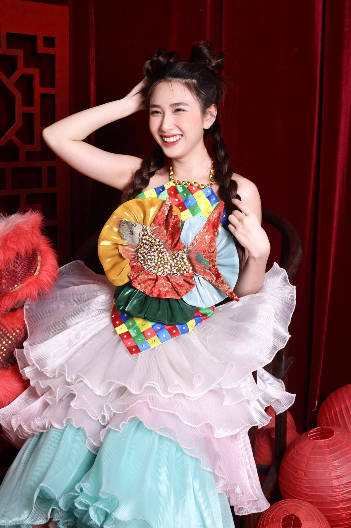 Thời gian gần đây, hot girl Thanh Mèo lấn sân mảng TikTok với những clip triệu view như nhảy trước mặt người lạ, nhảy ở văn phòng, đường phố,...