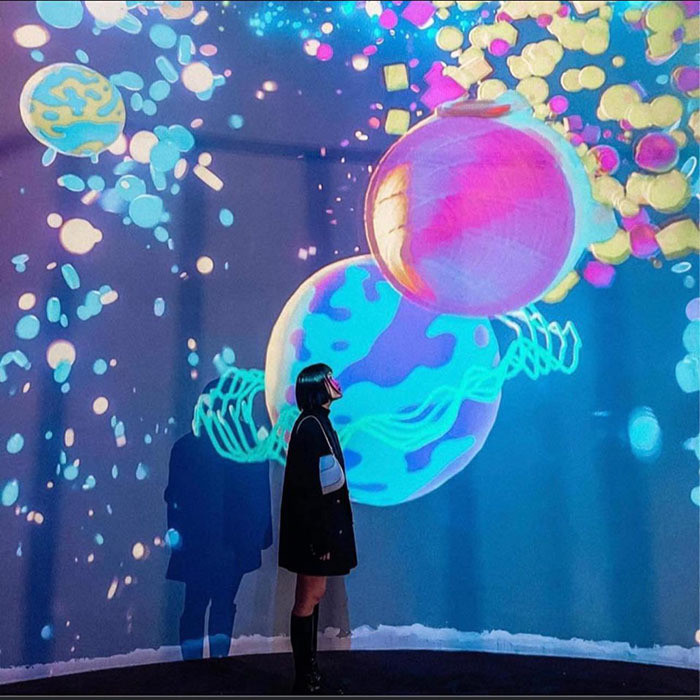 V.A sống cùng người cô ruột, bố hiện vẫn đang cải tạo. Cô gái thậm chí còn thuê toàn bộ 2 căn hộ chung cư cao cấp với giá 1 ngày từ 5-8 triệu đồng ở mấy tháng.