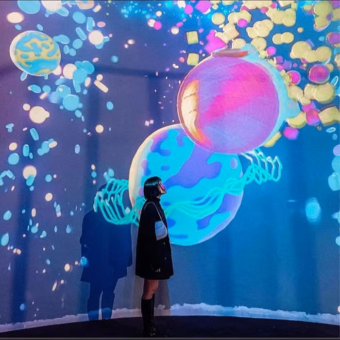 V.A sống cùng người cô ruột, bố hiện vẫn đang cải tạo. Cô gái thậm chí còn thuê toàn bộ 2 căn hộ chung cư cao cấp với giá 1 ngày từ 5-8 triệu đồng ở mấy tháng.