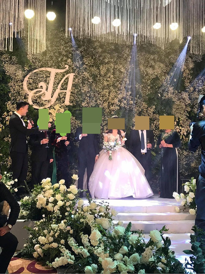 Cụ thể, cô gái tên thật là N.T.V.A, sinh năm 1995 nhưng đã tự vẽ ra cho mình một cái tên rất Tây là “Tina D.T.N”.