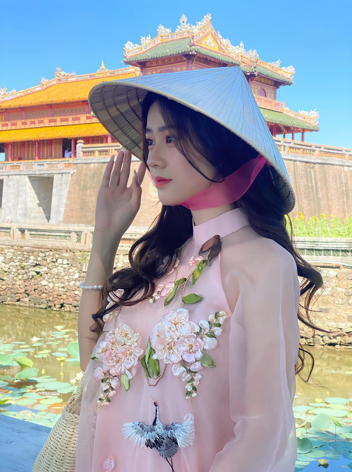 Nguyễn Dương Hồng Hân là nữ sinh của ngành Tiếp viên hàng không, cô nàng cũng là gương mặt hot girl mới nổi gây được nhiều sự chú ý.