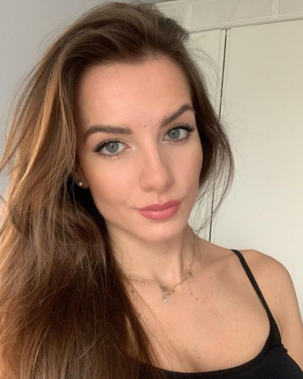 Ngoài ra cô nàng cũng luôn biết cách khéo léo khoe sắc vóc trên trang cá nhân gần 170.000 người theo dõi.