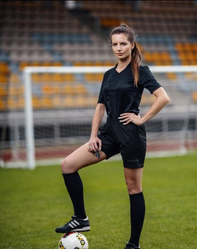 Ngoài gương mặt xinh đẹp, Bojar còn nhận nhiều lời khen với hình thể nóng bỏng, chiều cao nổi bật.