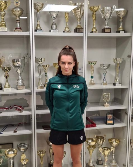 Dù bận rộn với nhiều công việc khác nhau nhưng nữ trọng tài vẫn chăm chỉ tâp luyện và ăn uống lành mạnh để duy trì hình thể khỏe đẹp đáng mơ ước.