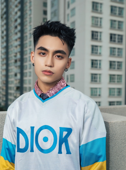 Được biết đây là fanpage của ứng dụng mạng LGBT lớn nhất trên thế giới với khoảng 27 triệu người sử dụng.