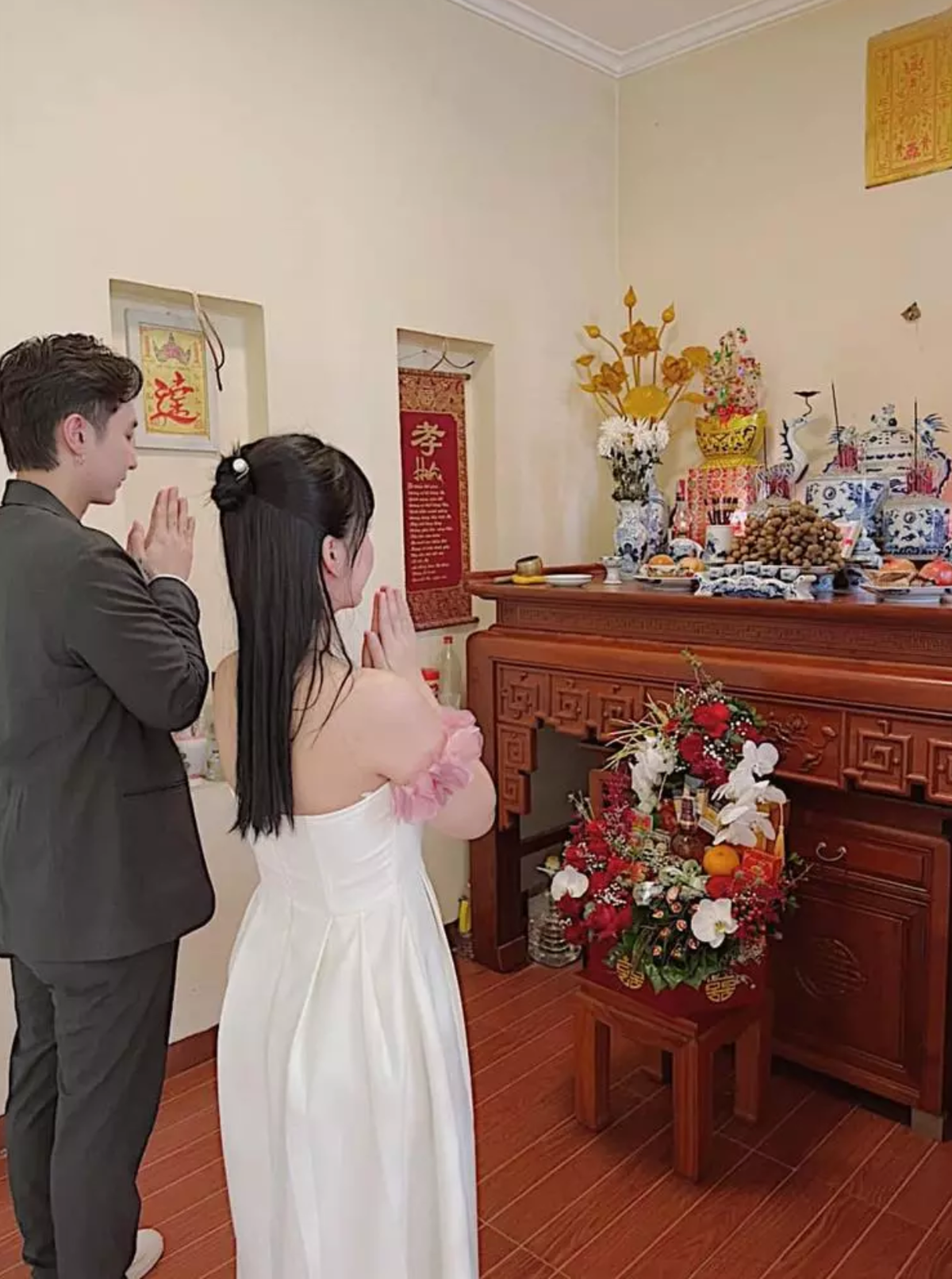 Như vậy là hot girl Mẫn Tiên chính thức được đàng trai đến xin phép gia đình hỏi cưới. Không lâu nữa, hôn lễ của cặp đôi sẽ diễn ra.