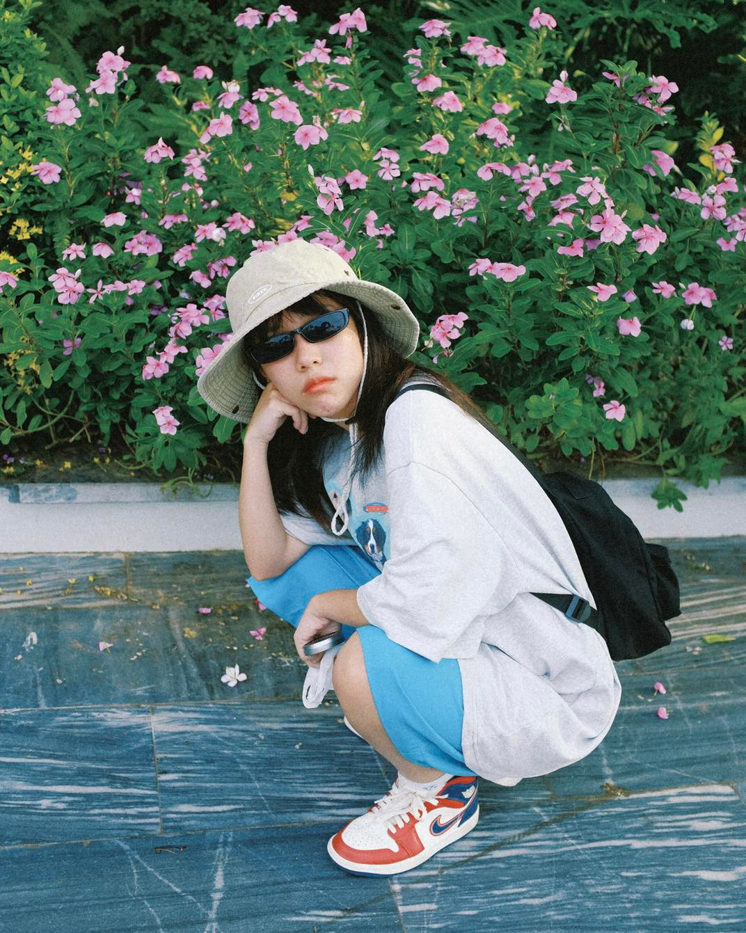 Năm nay, Hậu Hoàng cũng đã 27 tuổi nhưng cô nàng chưa từng công khai người yêu và cũng bày tỏ thái độ bàng quan với chuyện kết hôn. Ảnh: FBNV