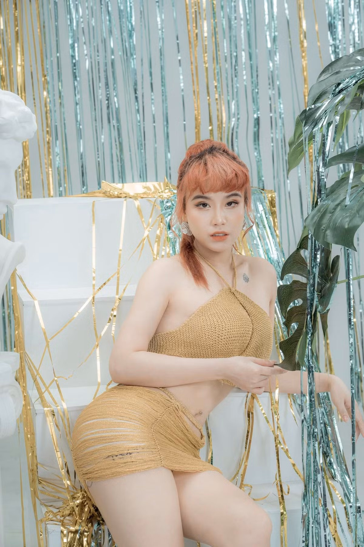 Sau đó Linh Miu lấn sân vào sự nghiệp diễn xuất khi ghi dấu tên tuổi qua các bộ phim hài ngắn, phim truyền hình...