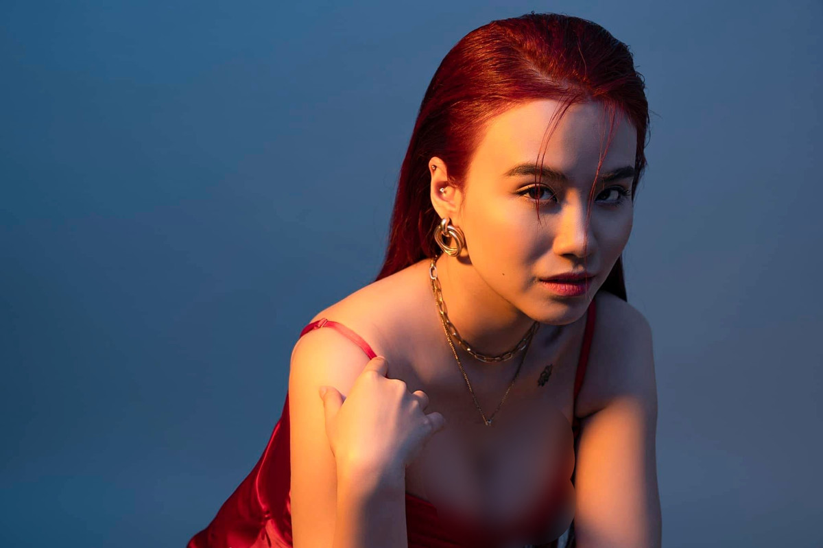 Cô biết cách chọn những trang phục khoe hình xăm đúng chỗ, không phô.