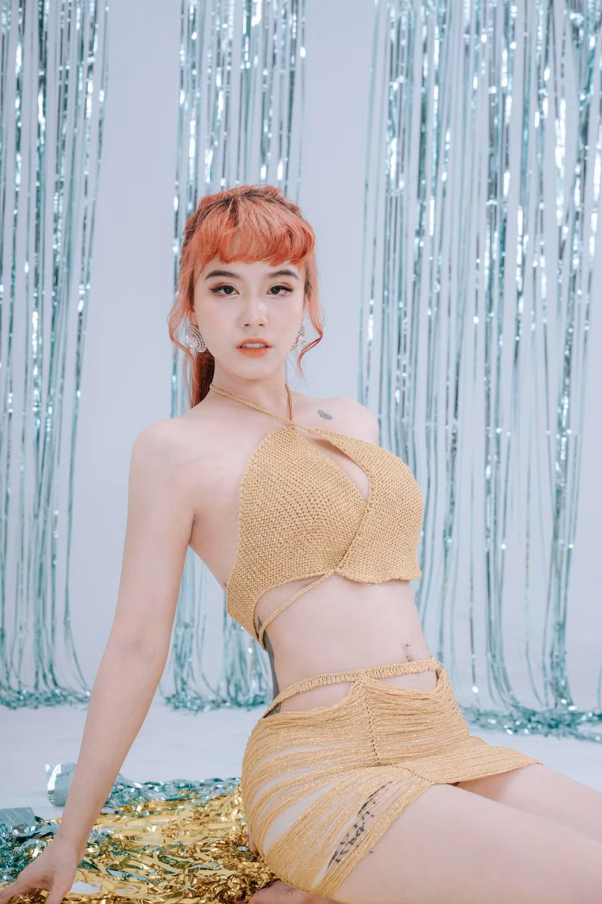 Người đẹp xứ Nghệ có rất nhiều hình xăm trên người với các kích thước lớn, nhỏ khác nhau. Mỗi hình xăm đều mang lại ý nghĩa riêng với cô.