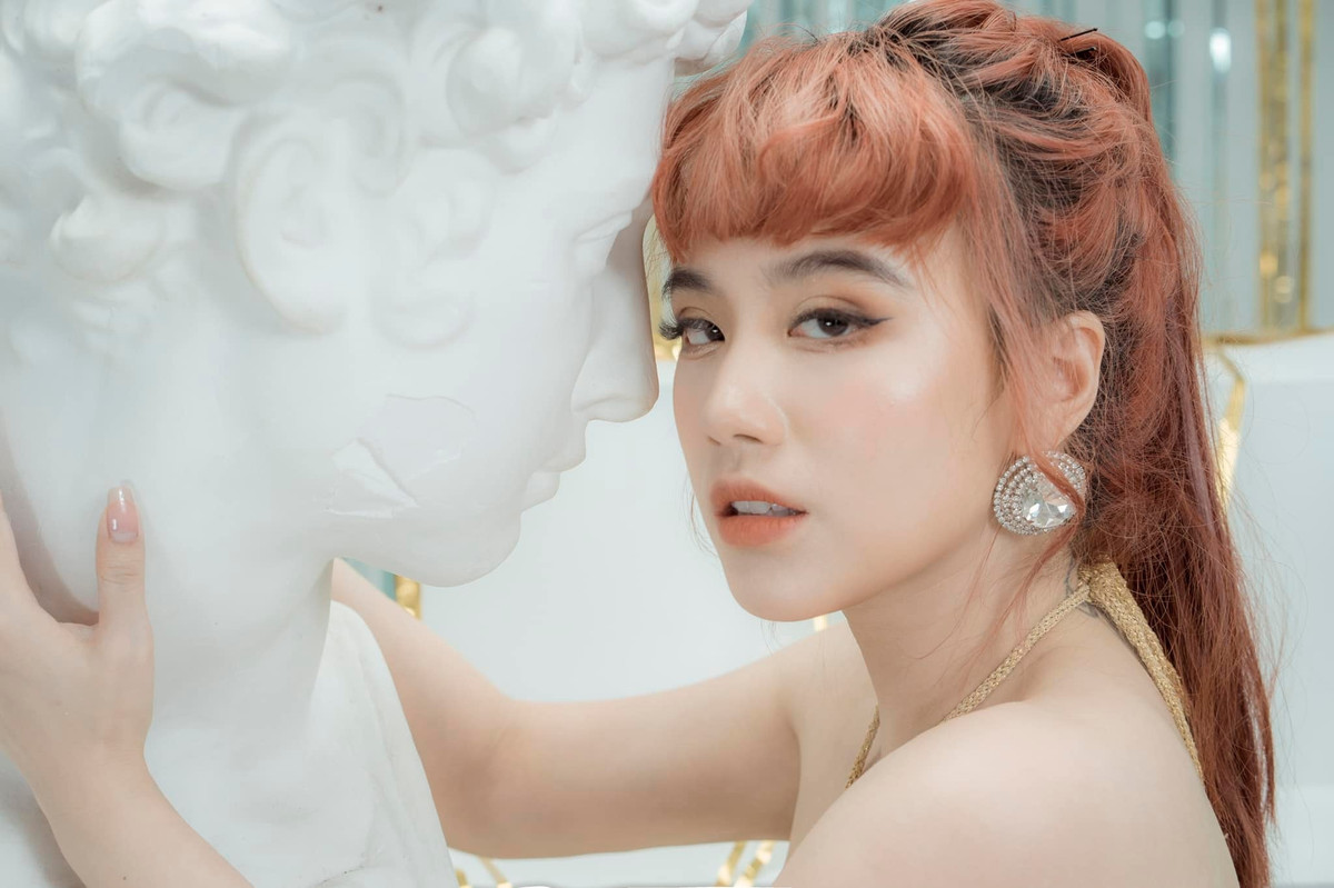 Hot girl Linh Miu (sinh năm 1993) nổi lên với vai trò là một người mẫu game có phong cách nóng bỏng.