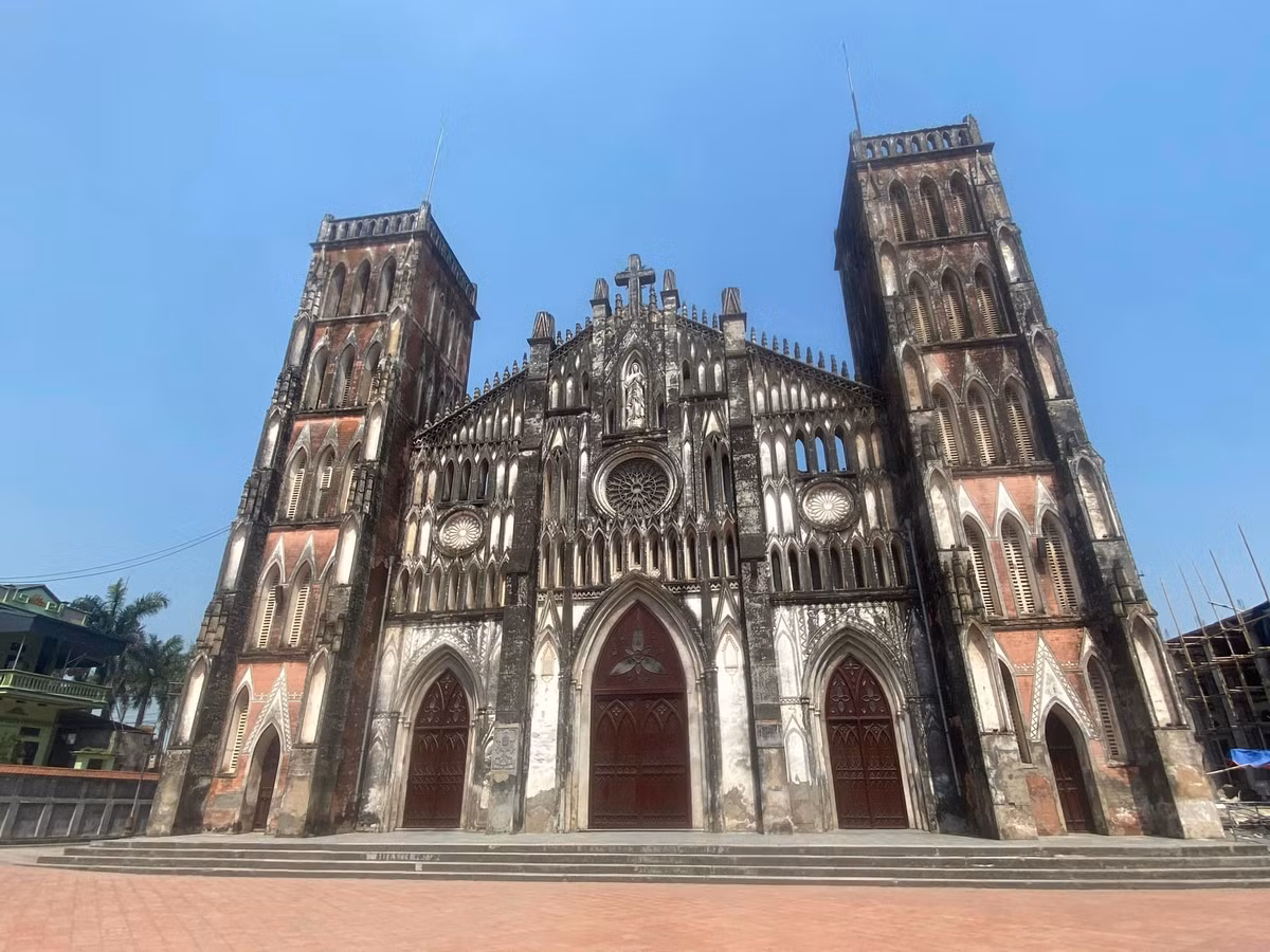 Nhà thờ Sở Kiện là điểm đến đẹp và ấn tượng ở Hà Nam mà bạn nên một lần ghé thăm để có nhiều ảnh check in độc đáo. Ảnh: Phương Hoa