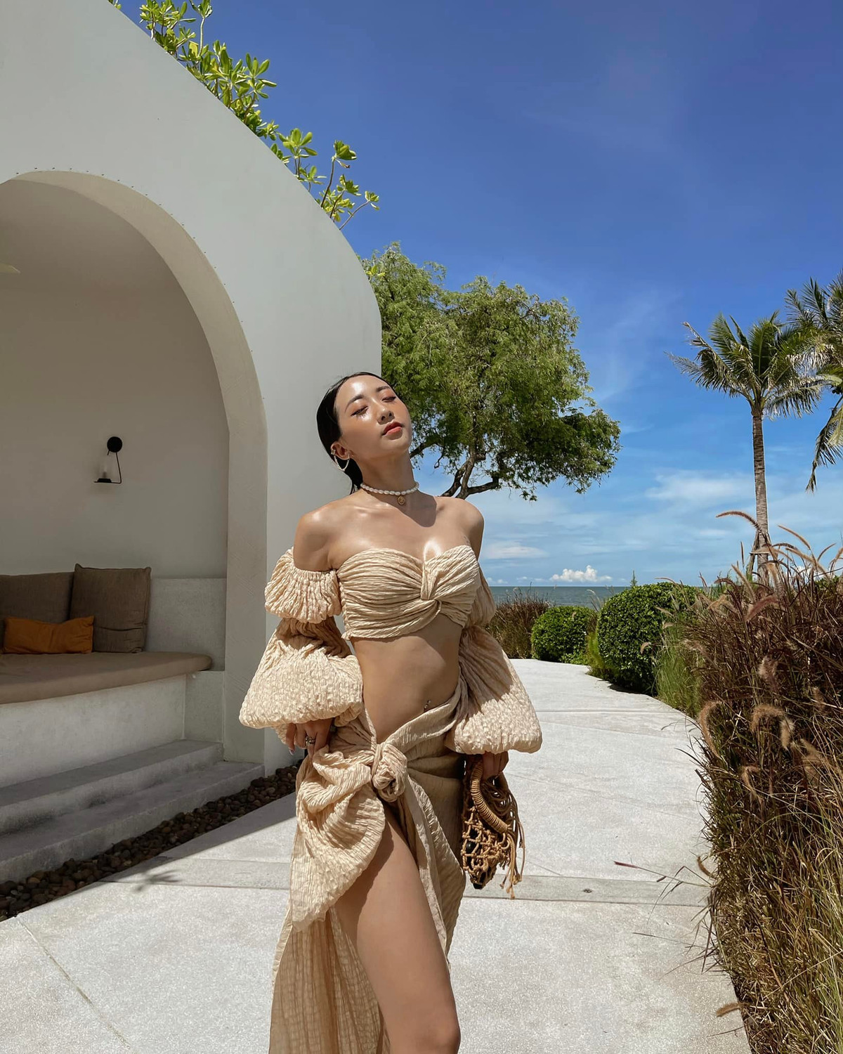 Chồng mới cưới của Kiều Ly Phạm tên Nguyễn Đức Anh là người đứng sau rất nhiều MV đình đám của các ca sĩ Việt. Bởi vậy mà trong ngày vui của cặp đôi có sự góp mặt của đông đảo người nổi tiếng. Ảnh: FBNV