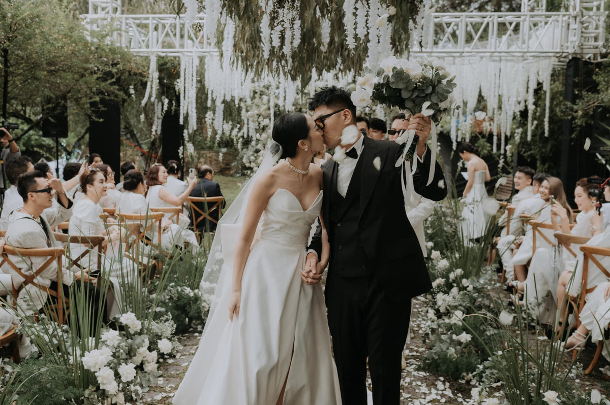 Sau lễ ăn hỏi và đám cưới hoành tráng tại Hà Nội, Kiều Ly Phạm và đạo diễn Đức Anh tổ chức tiệc tại Đà Lạt hôm 1/9.