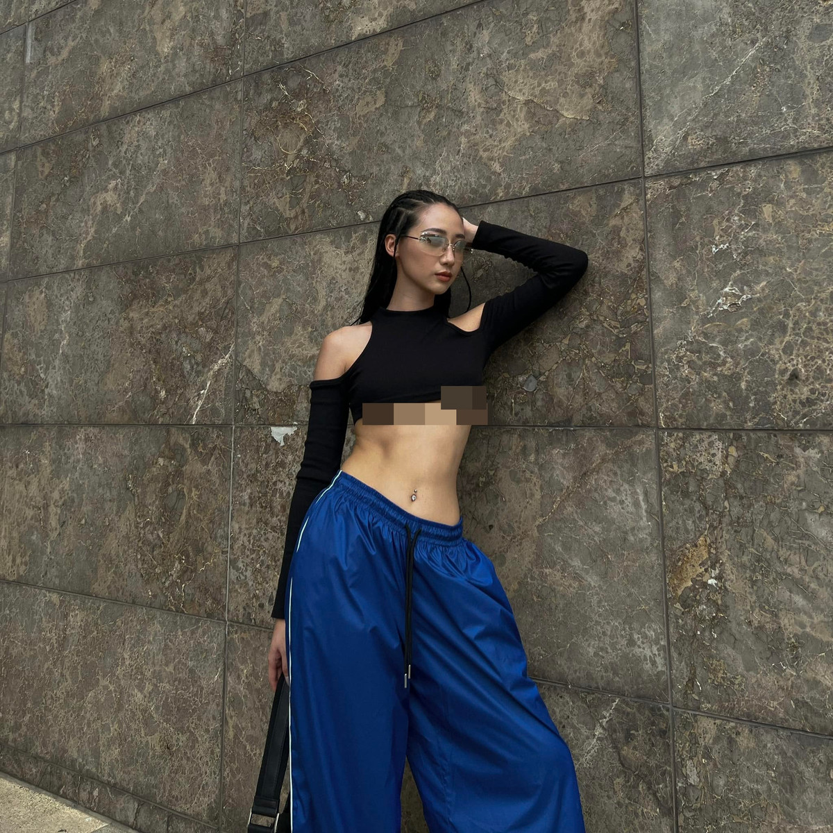 Được biết ngoài tỉ lệ người cân đối, Kiều Ly còn rất chú trọng đến chế độ dinh dưỡng và tập luyện. Bởi vậy dù đã chuẩn bị bước sang tuổi 30, cô vẫn giữ được vóc dáng săn chắc, khoẻ khoắn và cuốn hút.