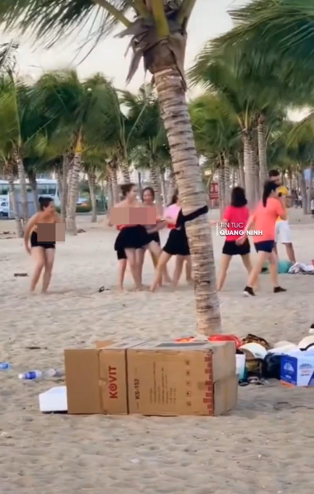 Xon xao clip team building phan cam o Ha Long lam netizen nong mat