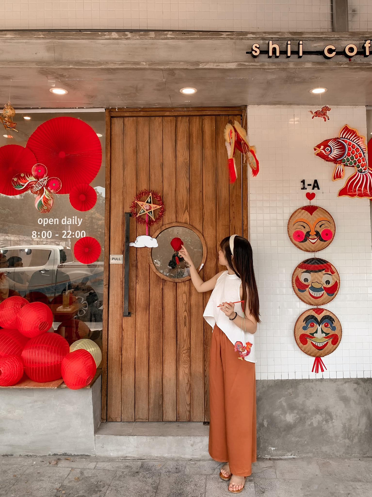 Shii Coffee, 1A Vân Hồ 2 (45A Nguyễn Đình Chiểu) cũng là một quán cafe ngập tràn không khí Trung thu ngay khi đặt chân đến. Ảnh: Đặng Vân Trang