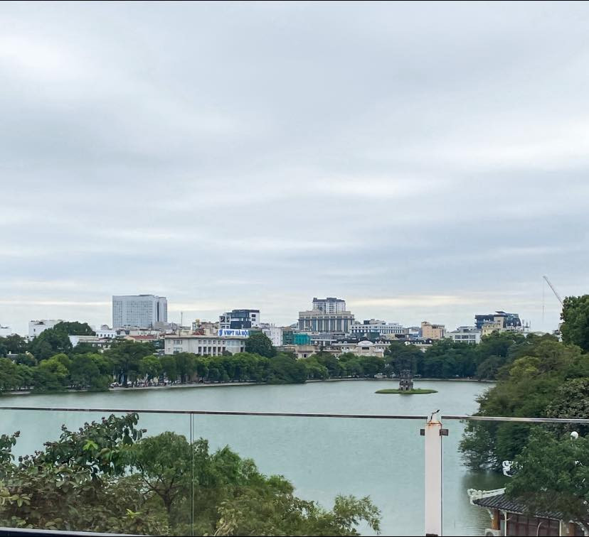 Đồ uống ở đây chủ yếu là cafe và hoa quả, trong đó cafe trứng ở đây được đánh giá ngon, lạ miệng và không bị tanh. Ảnh: IG: minhtri253