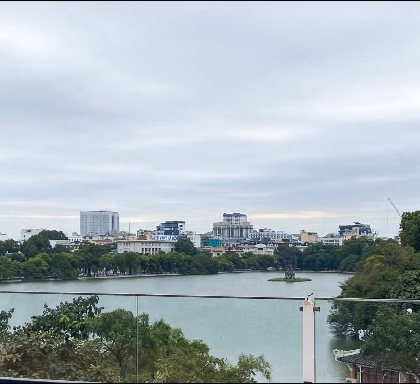 Đồ uống ở đây chủ yếu là cafe và hoa quả, trong đó cafe trứng ở đây được đánh giá ngon, lạ miệng và không bị tanh. Ảnh: IG: minhtri253