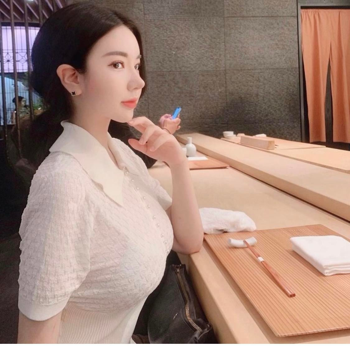 Aleyna là hot girl nổi tiếng trên mạng xã hội Hàn Quốc, sở hữu trang cá nhân có đông đảo người theo dõi.