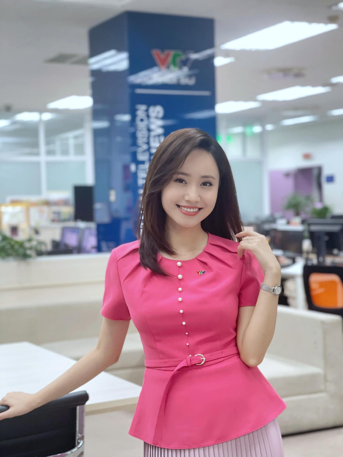 Cô từng giành nhiều giải thưởng ở các cuộc thi như top 12 và Người đẹp ảnh của Miss Tourism Vietnam 2017, Giải khuyến khích Nụ cười VTV 2016, Á khôi 1, Miss tài năng của Press Beauty 2013. Ảnh: FBNV