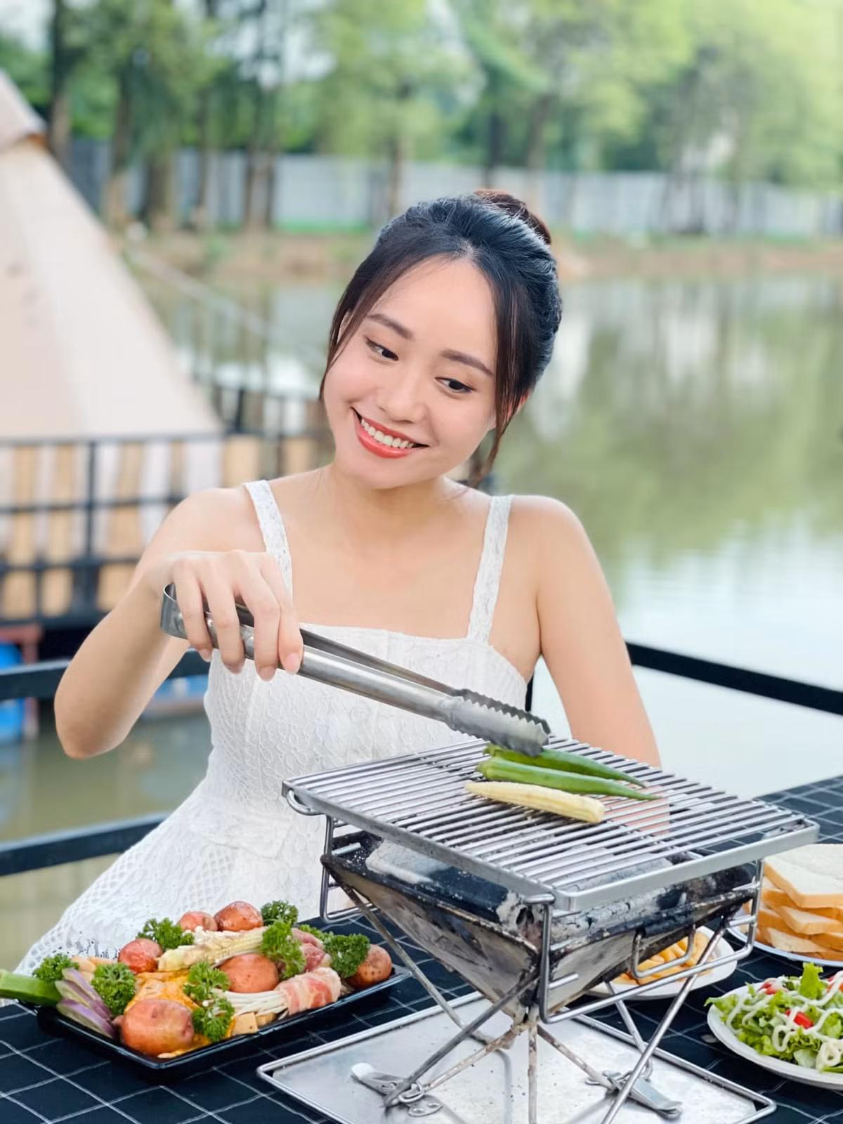 Trong quá trình mang thai, Xuân Anh khá mệt mỏi khi trải qua 1 lần bị Covid, 1 lần bị cúm, thậm chí ho ra máu.