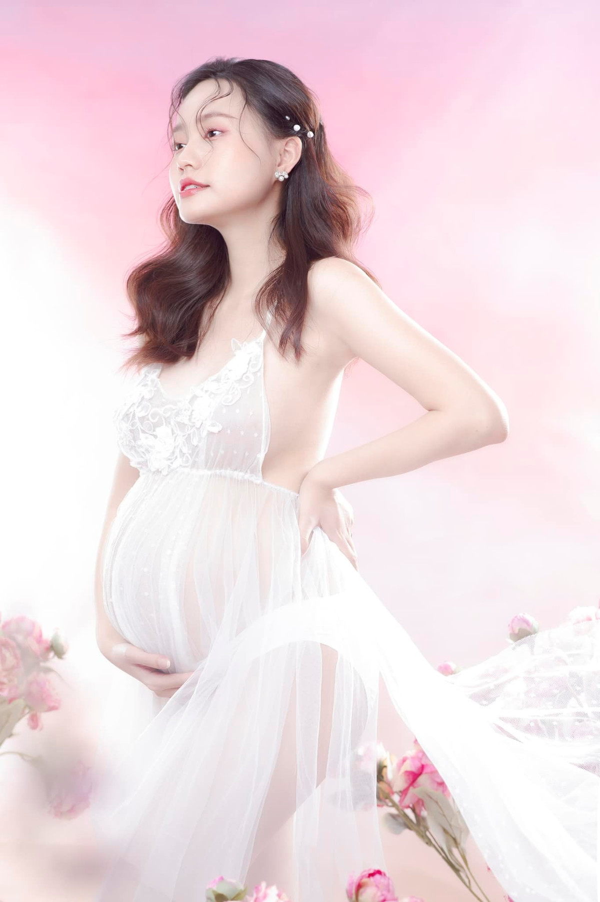 Loạt ảnh bầu đẹp rạng rỡ của Xuân Anh được bạn bè, người thân tấm tắc khen ngợi.