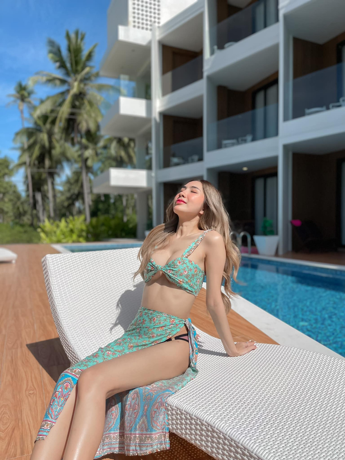 Cô nàng ưa phong cách hở bạo, thích diện những trang phục giúp khoe đường cong quyến rũ.