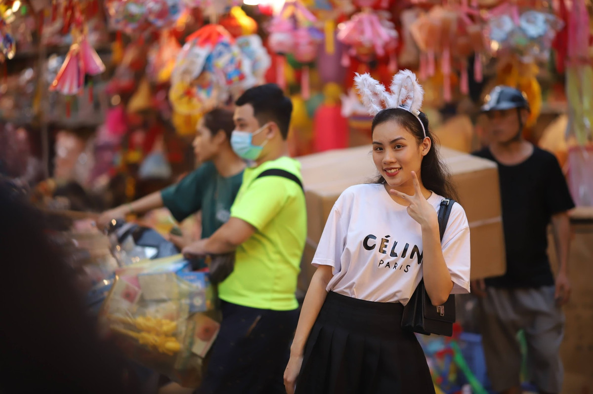 Khác với những năm trước, năm nay không có nhiều cửa hàng treo biển cấm chụp ảnh như mọi năm.