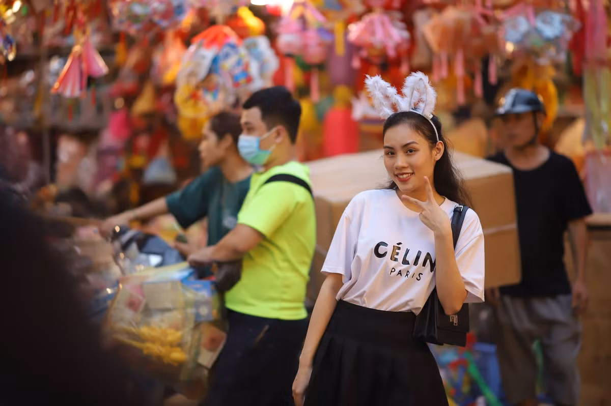 Khác với những năm trước, năm nay không có nhiều cửa hàng treo biển cấm chụp ảnh như mọi năm.