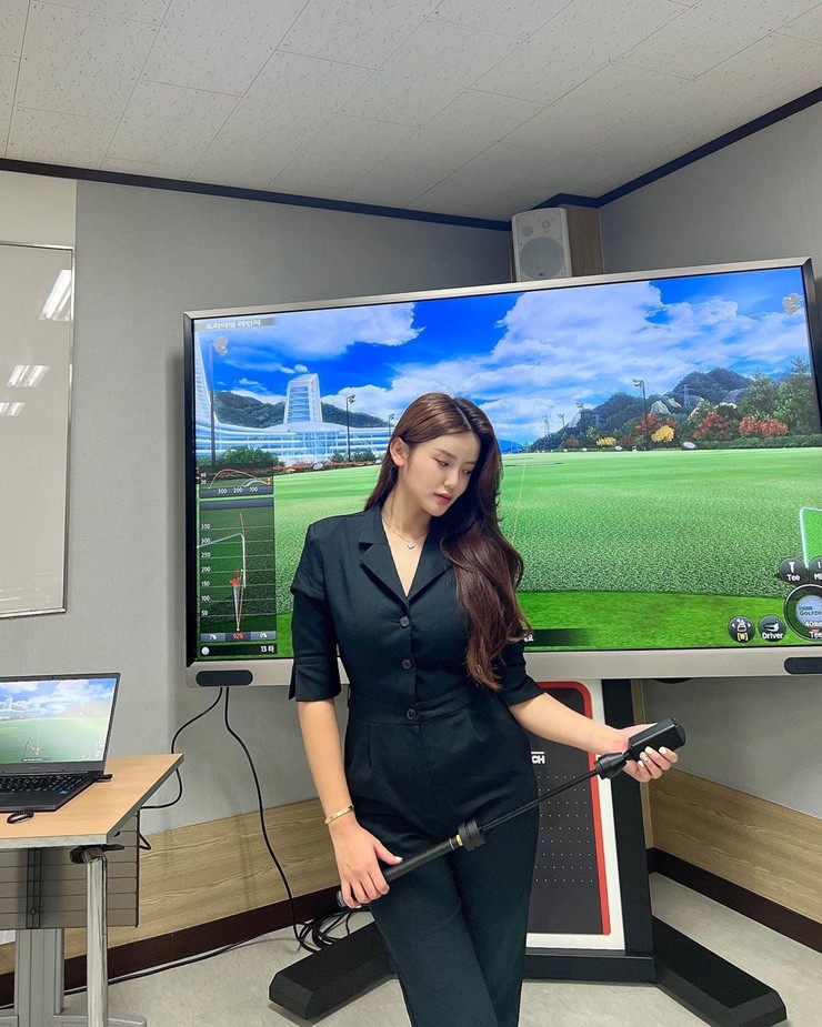 Những hình ảnh mới đăng tải của Sarah Kim trên trang cá nhân cho thấy người đẹp tăng cân thấy rõ, dù vậy cô vẫn có thân hình cân đối, mũm mĩm khỏe khoắn.