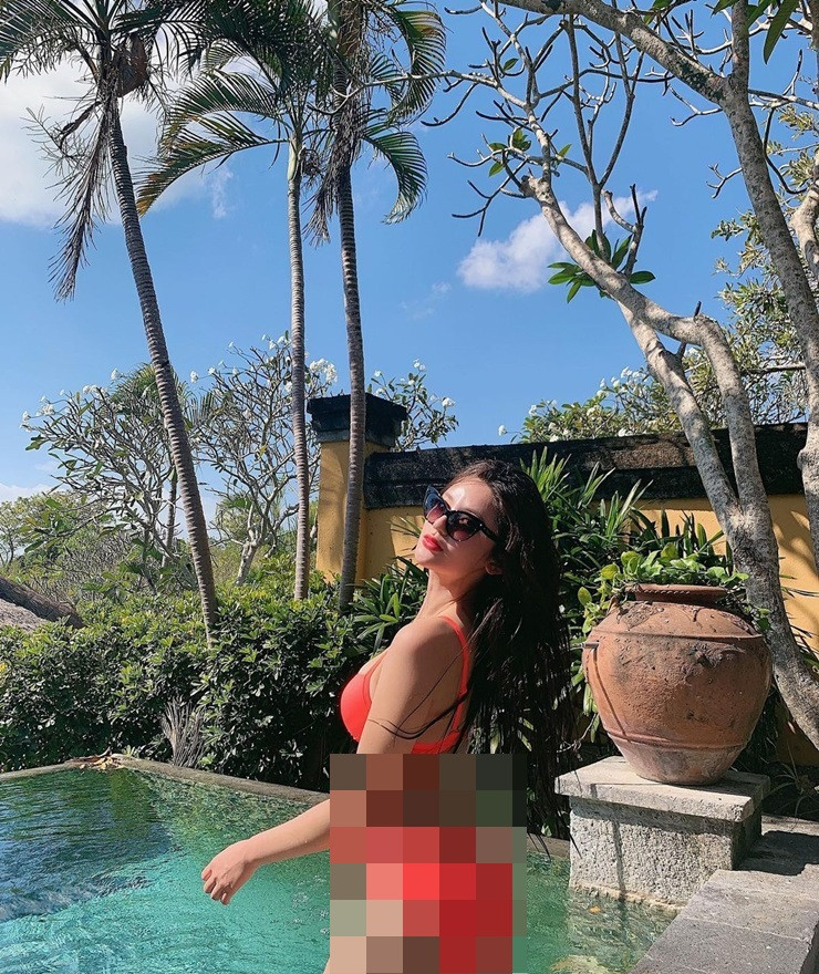 Được biết, Sarah Kim thông thao 4 ngôn ngữ: Tiếng Hàn, tiếng Anh, tiếng Pháp và tiếng Tây Ban Nha.