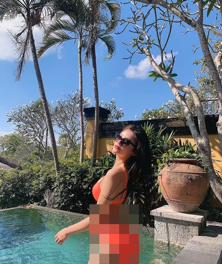 Được biết, Sarah Kim thông thao 4 ngôn ngữ: Tiếng Hàn, tiếng Anh, tiếng Pháp và tiếng Tây Ban Nha.